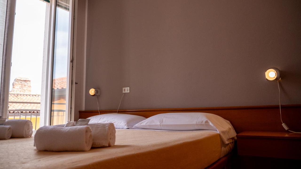 Albergo Tecla ラツィーゼ エクステリア 写真