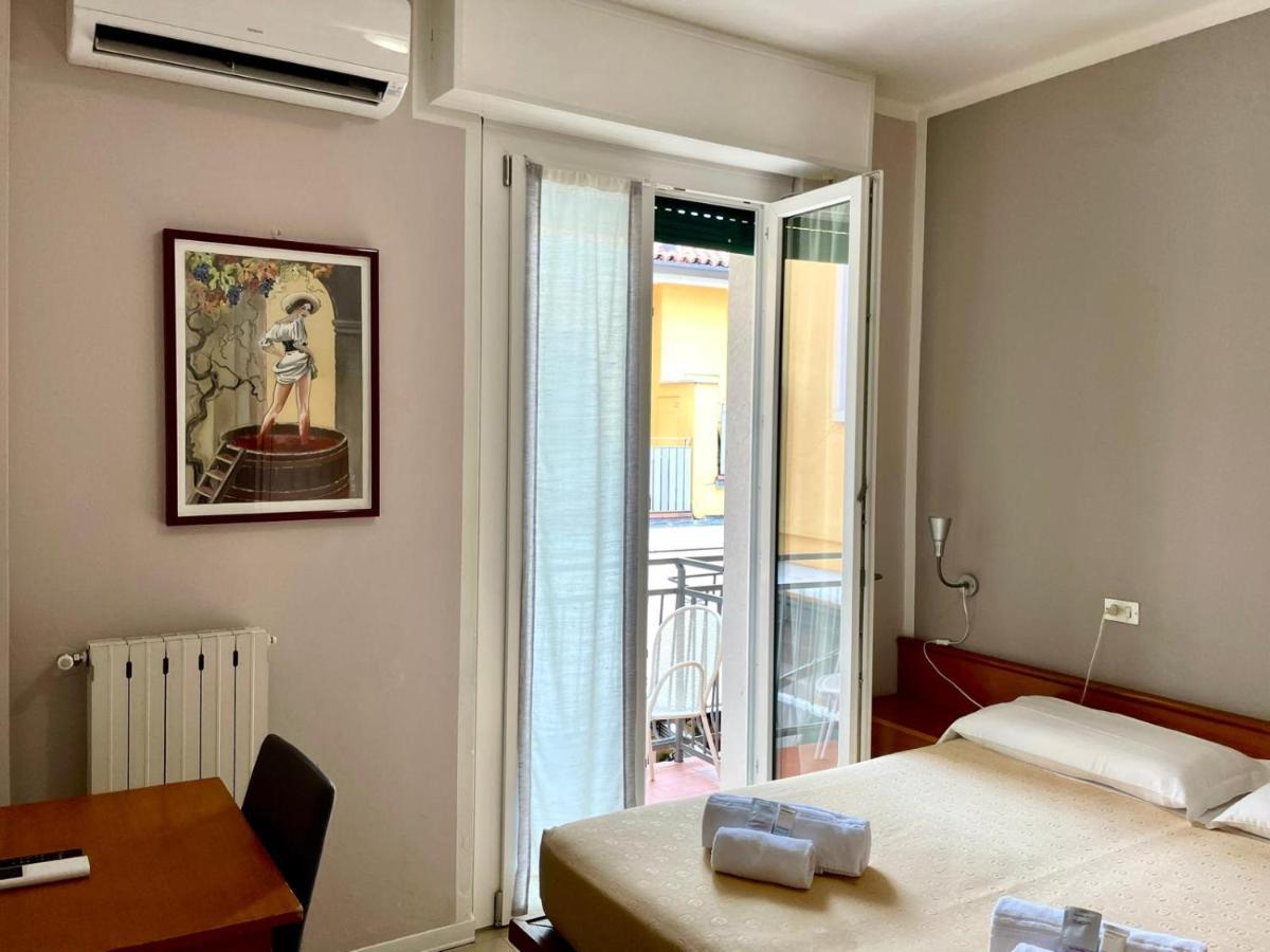 Albergo Tecla ラツィーゼ エクステリア 写真