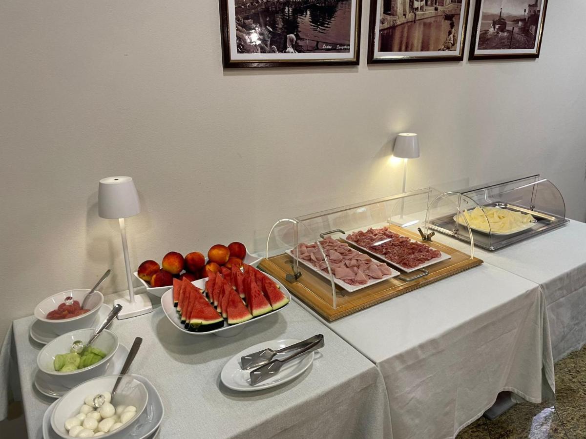 Albergo Tecla ラツィーゼ エクステリア 写真